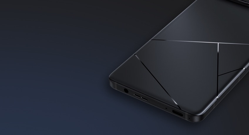 Et nærbillede af Zenfone 11 Ultras bagside, der viser monogramdesignet med 