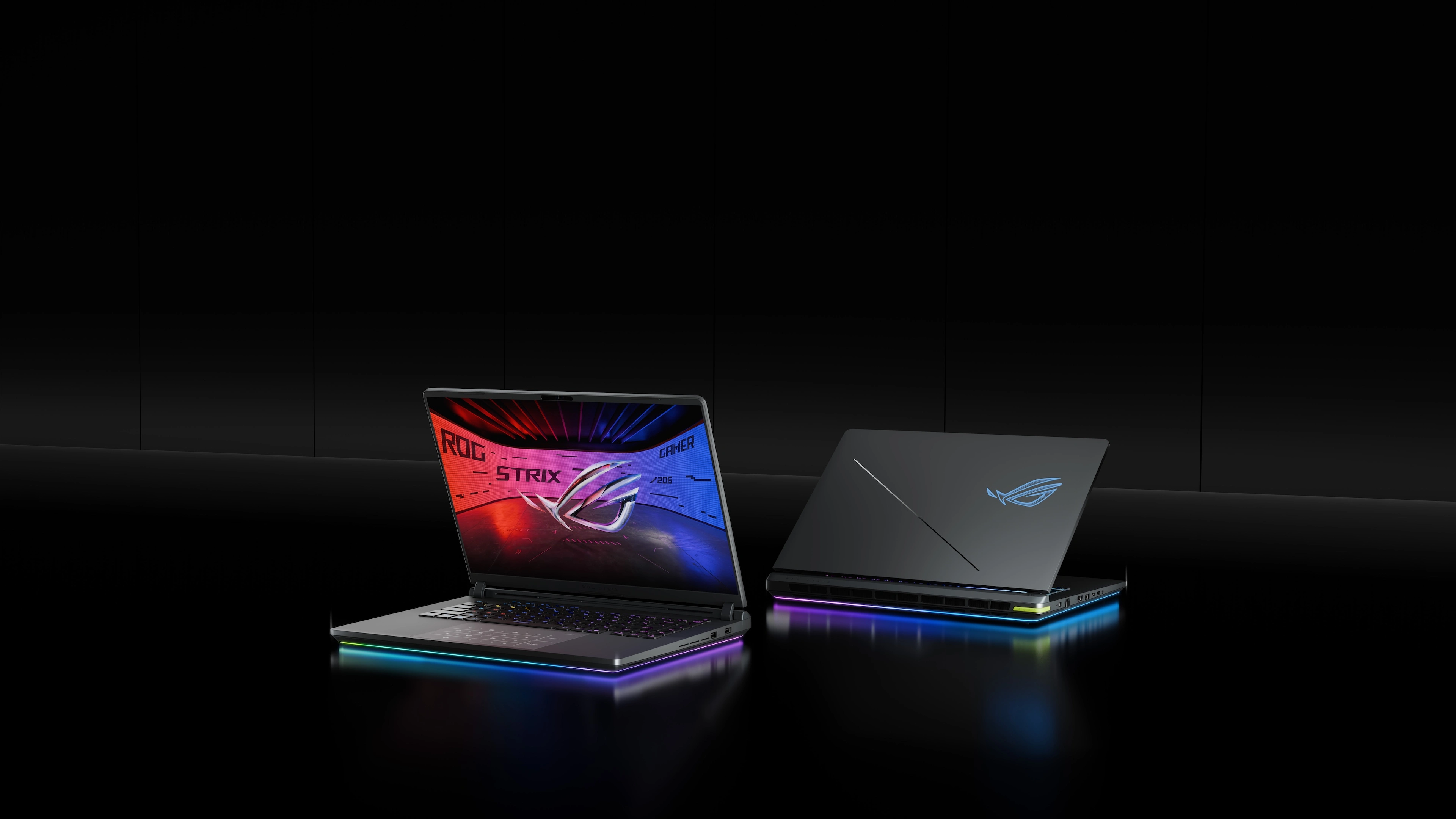 Zadnja ivica ROG Strix laptopa sa malo otvorenim poklopcem.