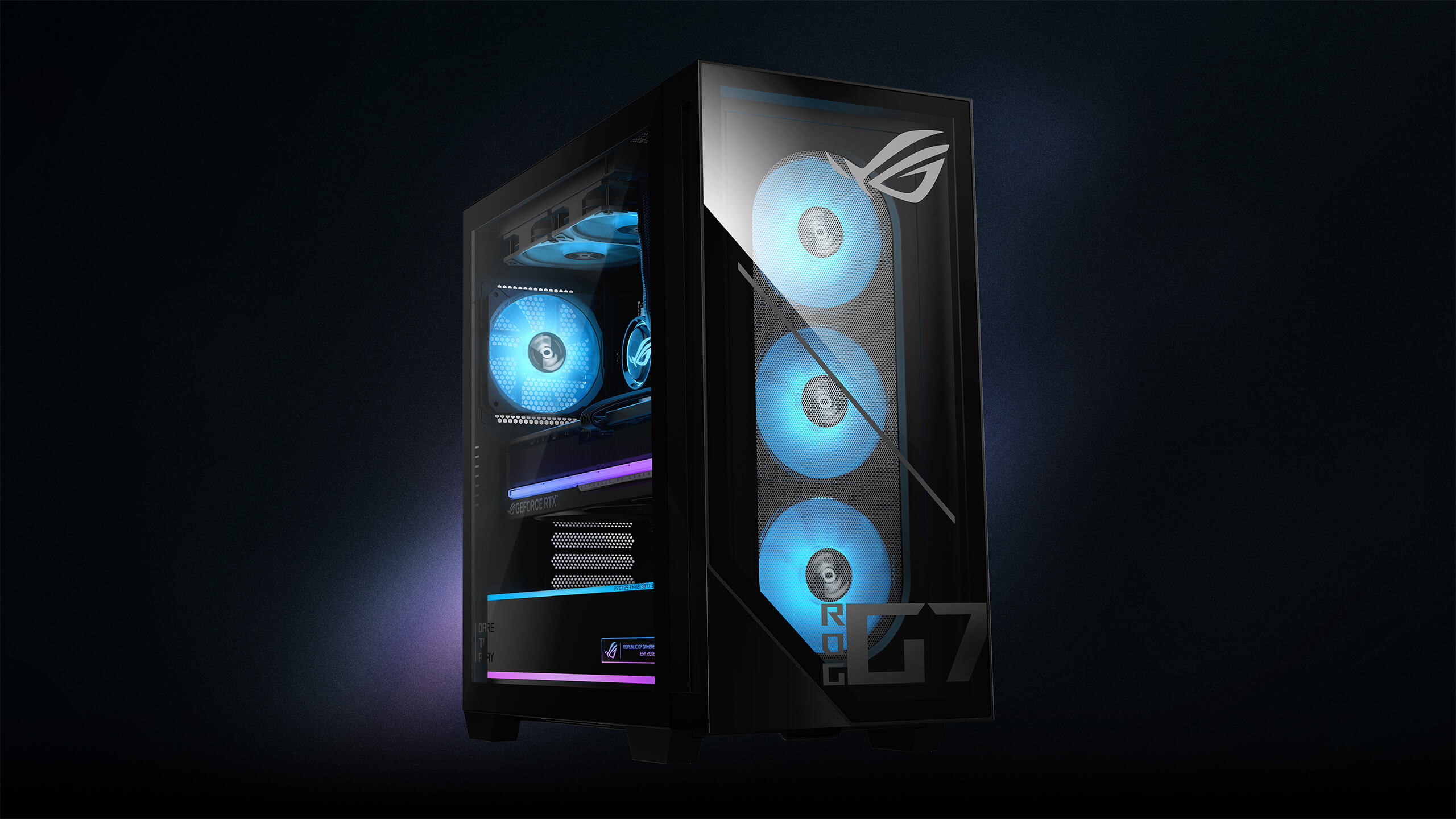 الكمبيوتر المكتبي ROG G700 مع جميع مكونات RGB المُفعّلة.