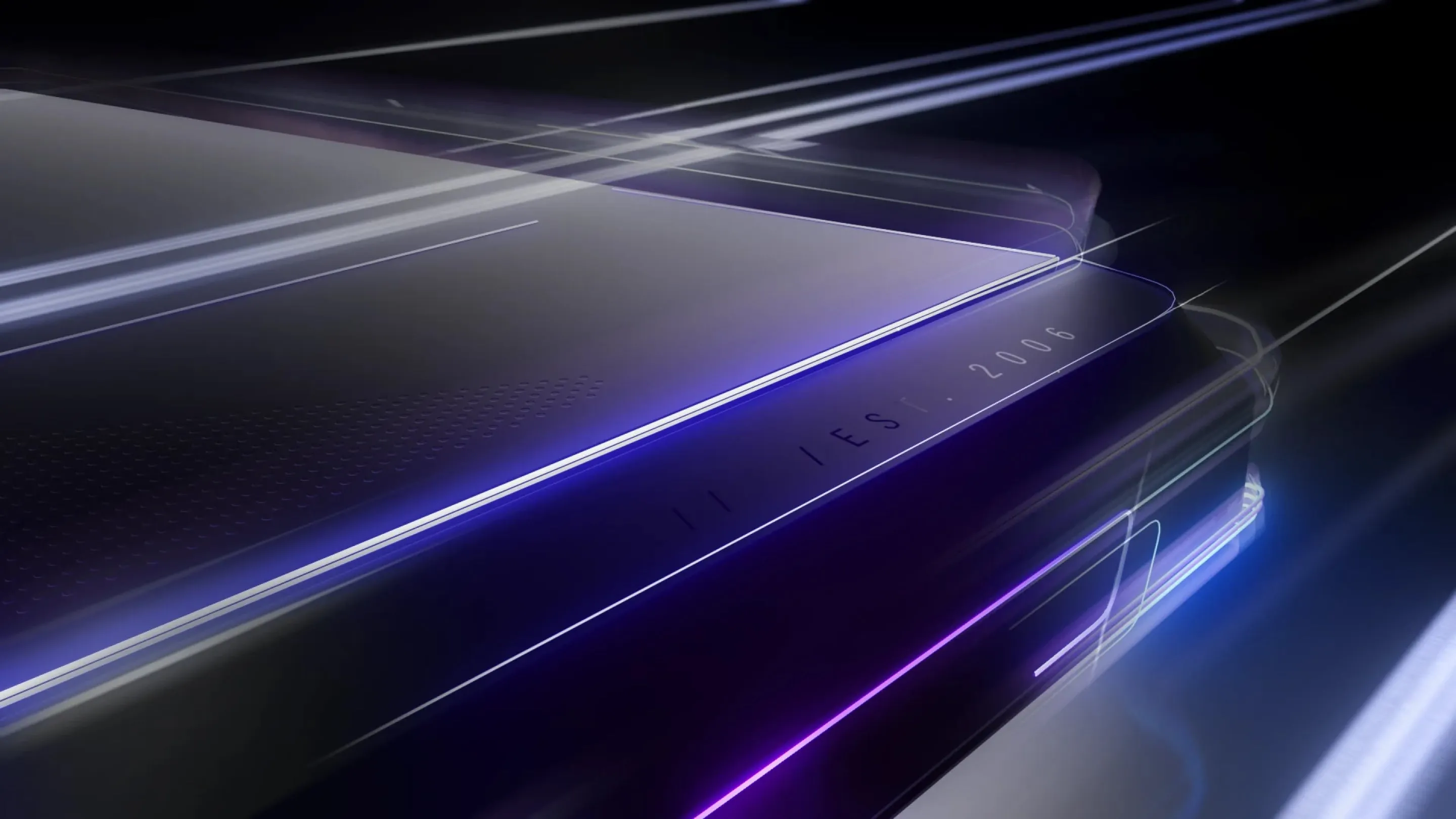 Marginea din spate a unui laptop ROG Strix.