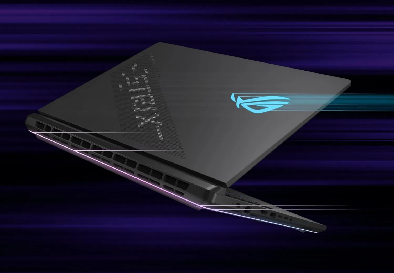 Un laptop ROG Strix cu capacul parțial deschis.