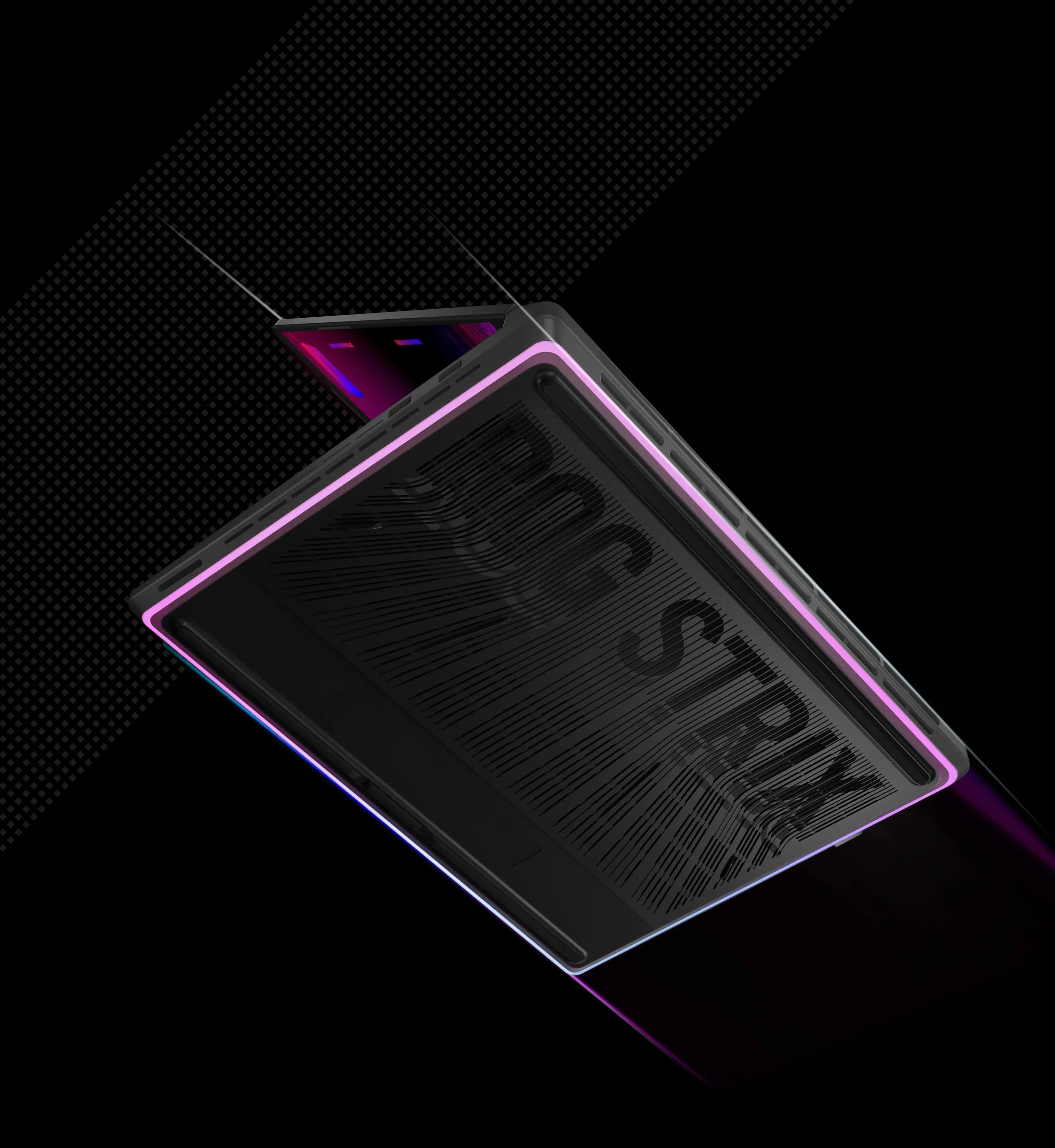 Partea de jos a unui laptop ROG Strix cu iluminare roz și albastră care &icirc;nconjoară șasiul.