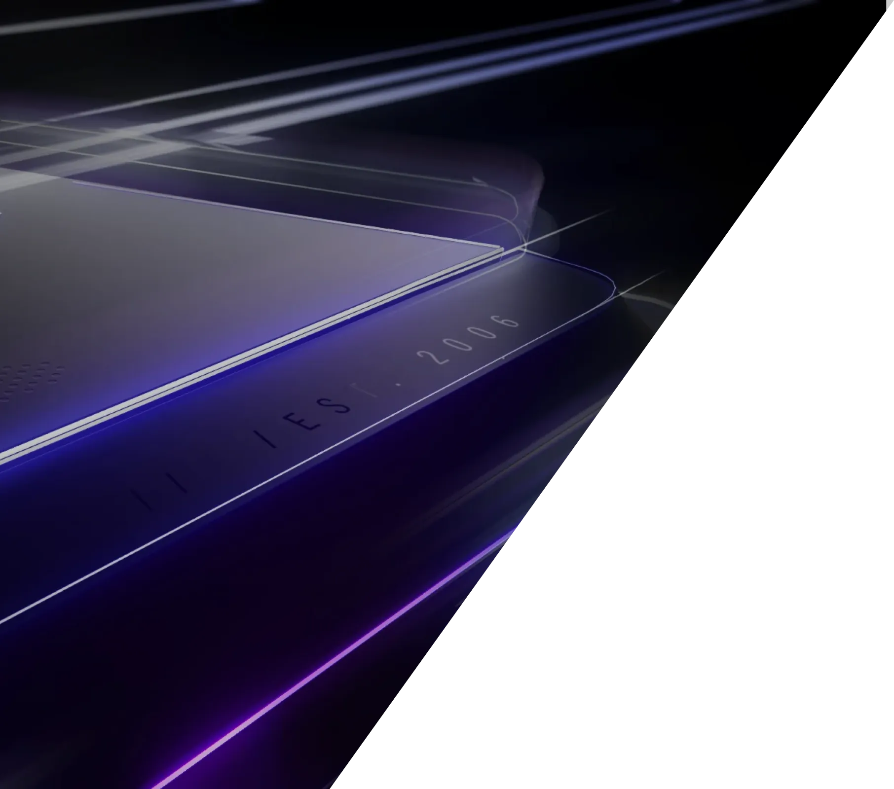 Marginea din spate a unui laptop ROG Strix.
