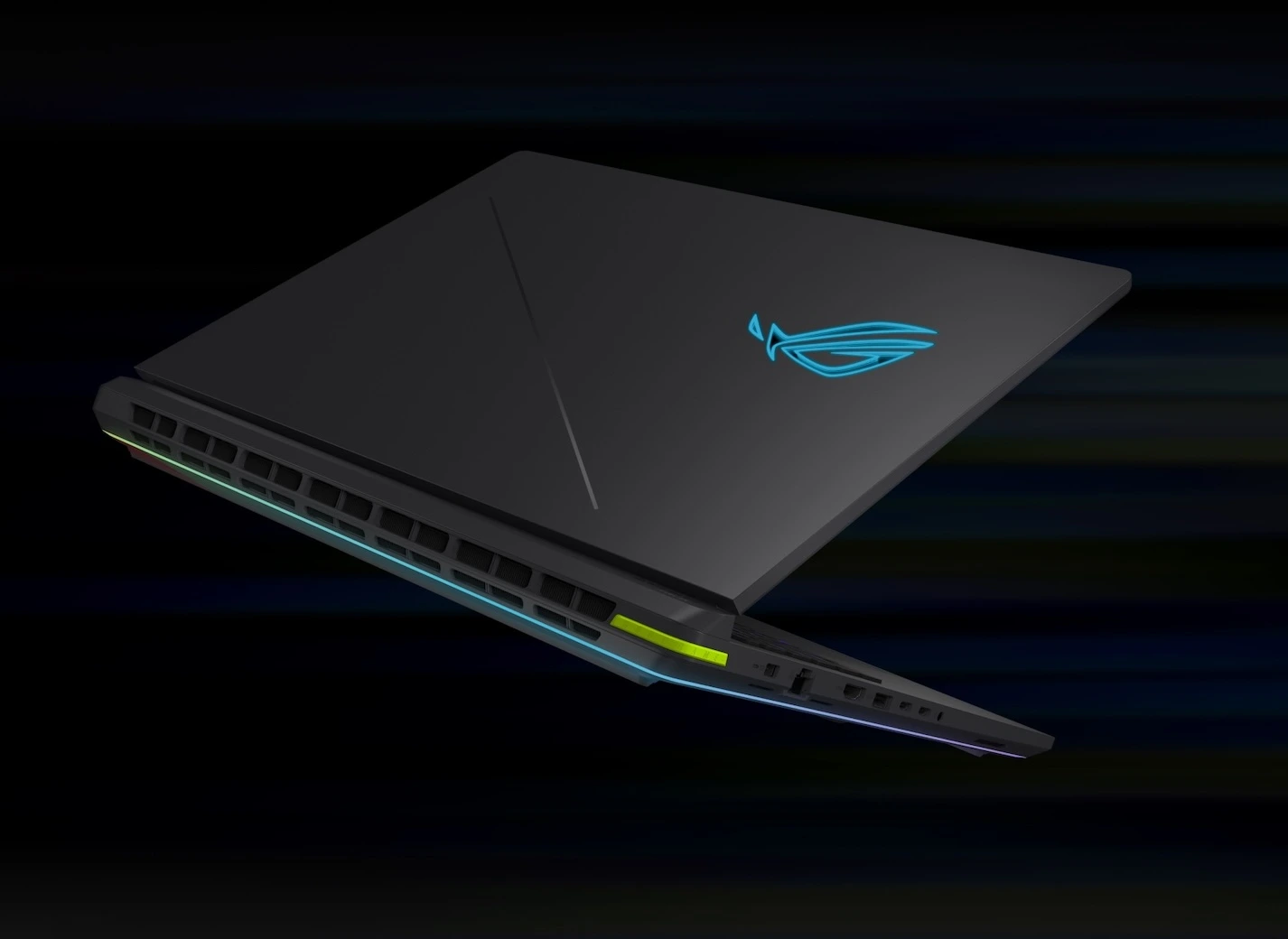 Zadnja ivica ROG Strix laptopa sa malo otvorenim poklopcem.