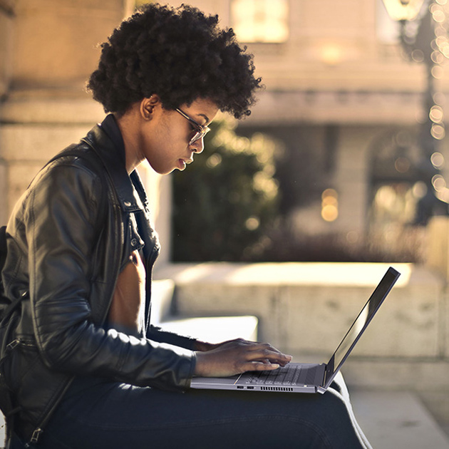 The graphic with the concept of the How to Choose the Right Laptop for On-the-Go Creators?