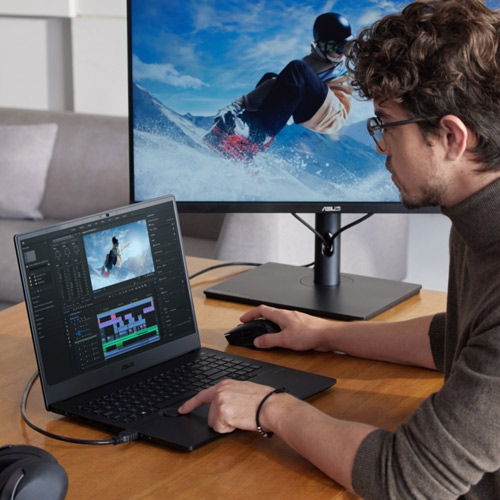 The graphic with the concept of the Should You Choose a Creator Laptop With a 120 Hz Screen?