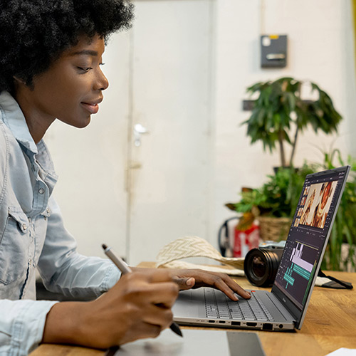 The graphic with the concept of the 5-Step Guide: Start a Professional Content Creator Career